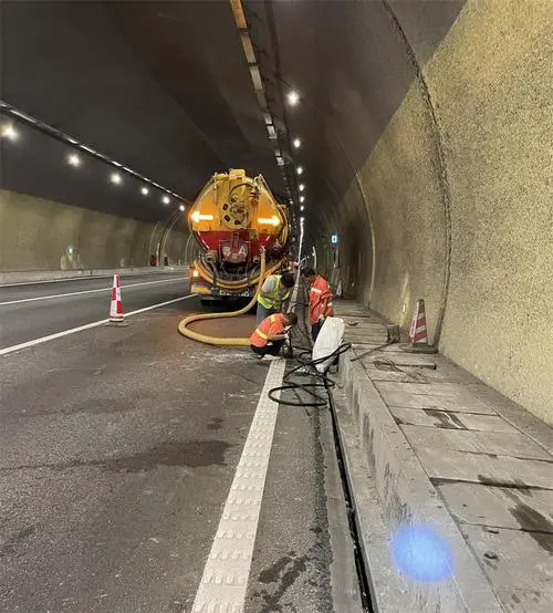 九江隧道排水渠清淤